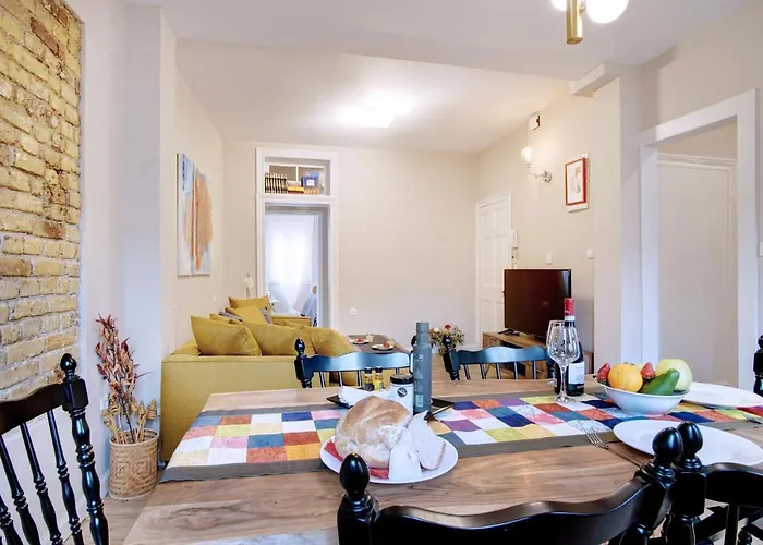 Cheerful In The Heart Of Corfu Old Town *